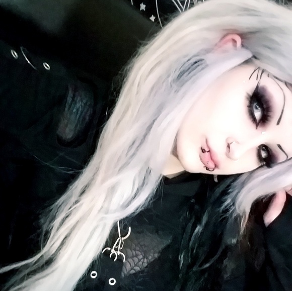 🌸Meet your Posher🌸 - Picture 5 of 16